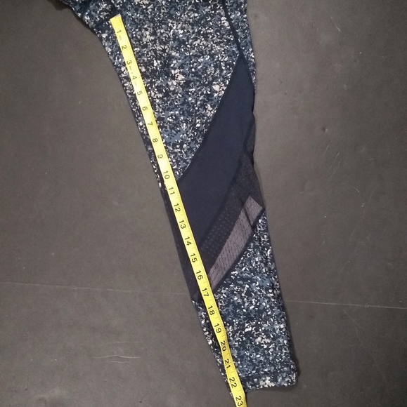 ATHLETA navy mosaic print mesh inset capri leggings, M - Picture 12 of 13